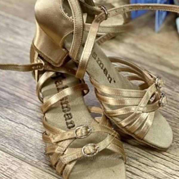 Туфлі танцювальні для дівчинки Таlisman, блок підборів, білий лак Туфлі танцювальні для дівчинки Таlisman, блок підборів, білий лак