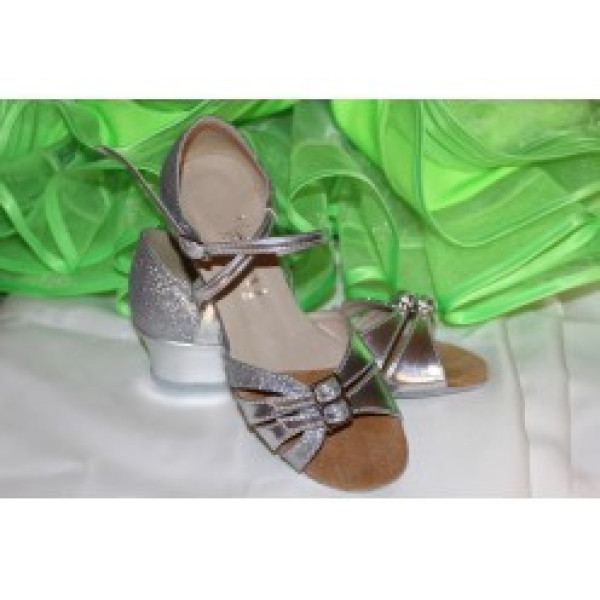 Туфлі для танців сріблясті дитячі на блок-каблуку 26-40 р. Взуття з регуляторами повноти для дівчаток. Туфлі для танців сріблясті дитячі на блок-каблуку 26-40 р. Взуття з регуляторами повноти для дівчаток.