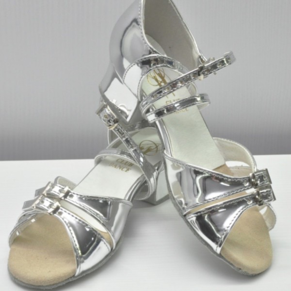 Туфли бальные для девочки, цвет серебро зеркальное Туфли бальные для девочки, цвет серебро зеркальное