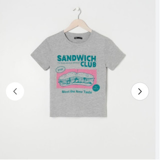 Жіноча футболка з принтом.