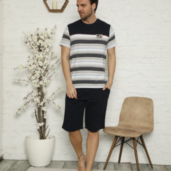 Чоловічий трикотажний костюм, шорти з футболкою. Чоловічий трикотажний костюм, шорти з футболкою.