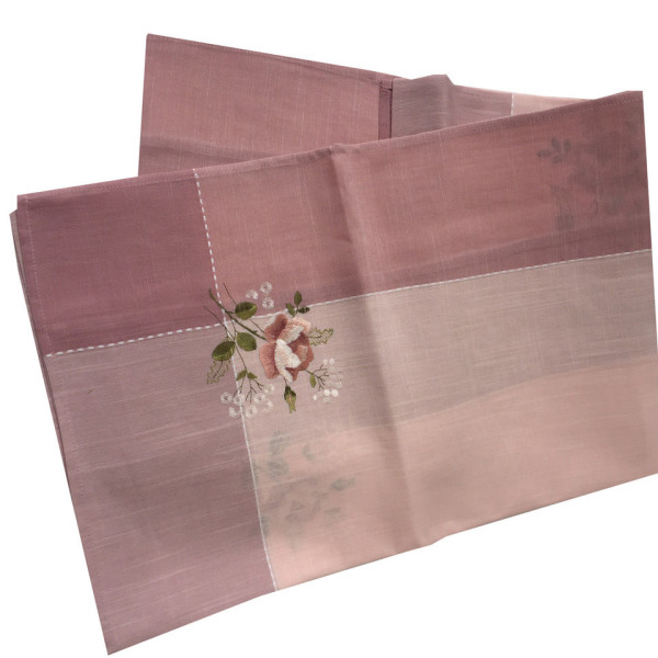 Скатертина з вишивкою 130-180 см Скатертина з вишивкою 130-180 см